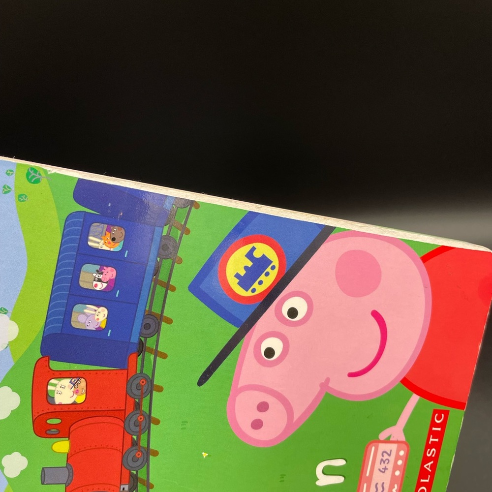Peppa and the Big Train board book for children - Picture 4 of 5